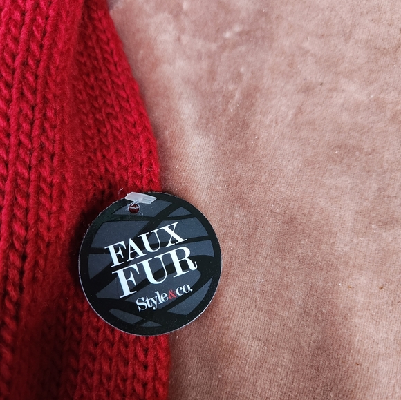 STYLE & CO. RED KNIT SCARF WITH BLACK FAUX FUR PUFFS BN - Picture 2 of 3